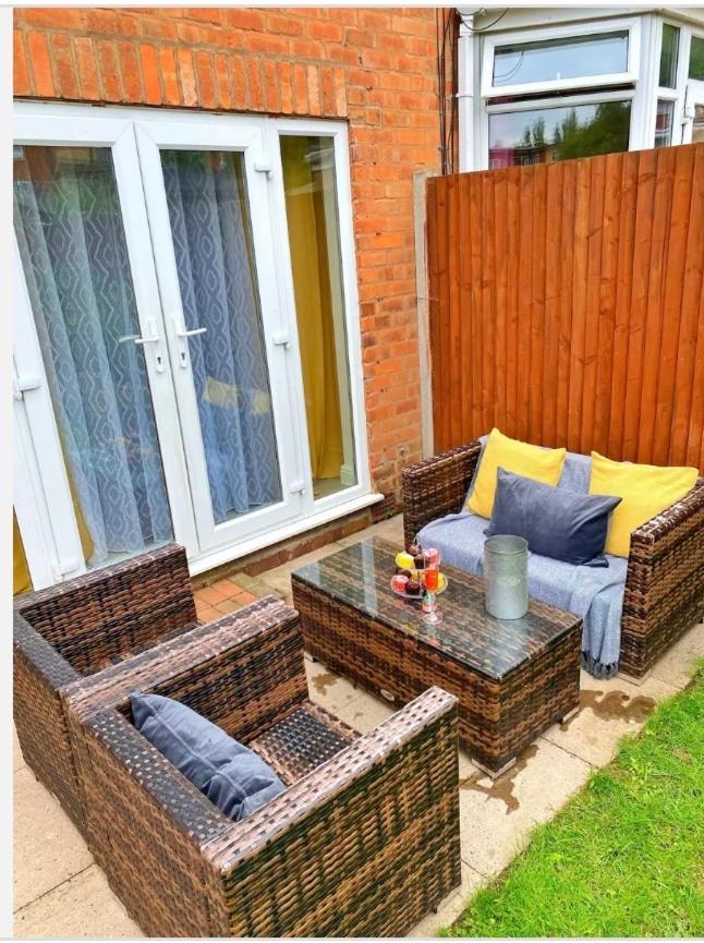Luxurious Family Home In West Midlands Northfield Room photo